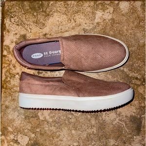 Pink suede Dr.Scholl’s. Women’s size 8. Super comfortable.